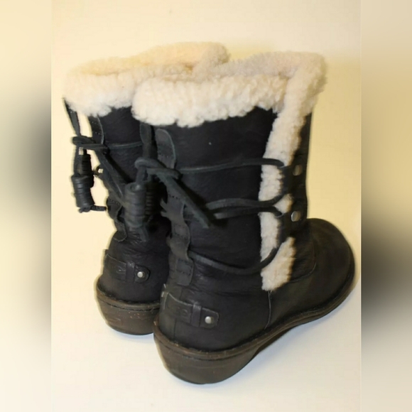 NEW UGG Akadia Womens Size 8 39 Black Leather Shearling Back Lace Up Boots 10077 - Picture 2 of 10